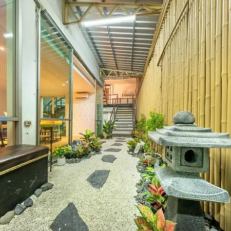 Shin Hotel Victory Monument